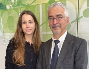 La investigadora Maite Guillem i el director tèxtil de Cromogenia Units, Rafael Montava